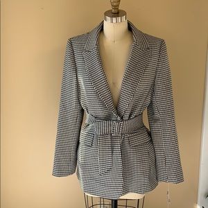 Houndstooth blazer w/ structured shoulders & belt